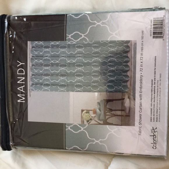 Fabric shower curtain - Picture 4 of 5